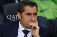 HLV Valverde tá hỏa sau khi chứng kiến Barca thất bại