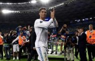 Thất vọng M.U, Ronaldo đành ở lại Real
