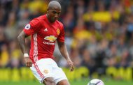 Ashley Young muốn tiếp tục ở lại với MU