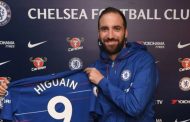 Higuain ra mắt thành công tại Chelsea