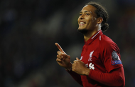 Cầu thủ Van Dijk của Liverpool đoạt giải Cầu thủ hay nhất năm