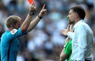 Slaven Bilic trở thành HLV đầu tiên nhận thẻ đỏ theo quy định mới