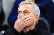 HLV Mourinho gây ngạc nhiên sau khi bị Solskjaer xoa đầu?